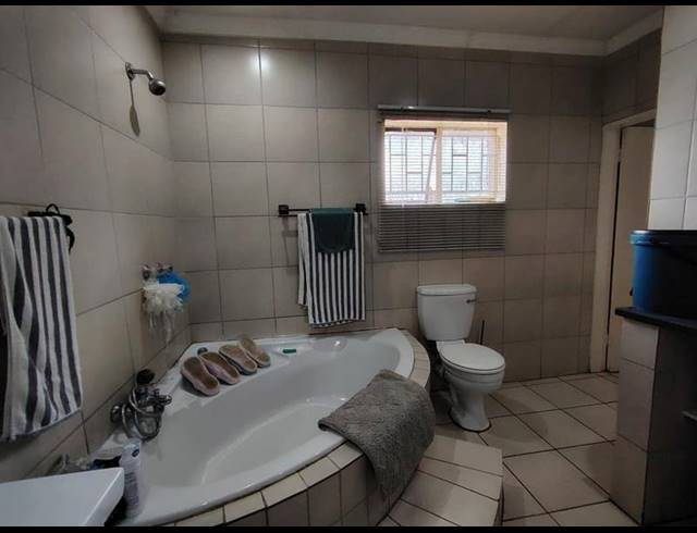 3 BEDROOM HOUSE FOR SALE IN KARENPARK